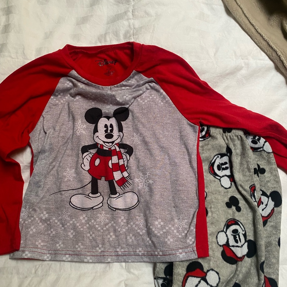 Mickey Xmas pjs well loved size 6